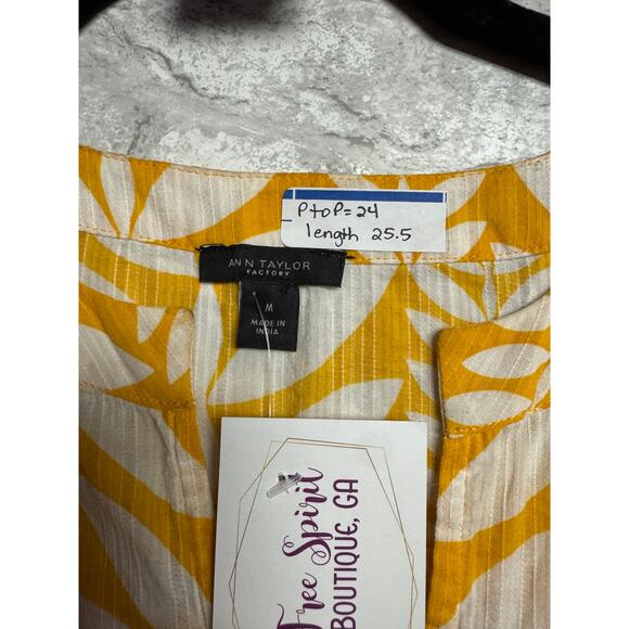 MEDIUM - ANN TAYLOR BLOUSE - Picture 2 of 5